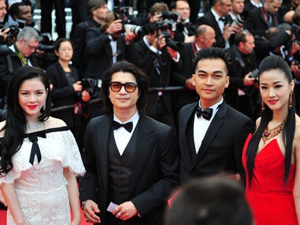 Lý Nhã Kỳ 'khoác' 14 tỷ đồng tới Cannes...