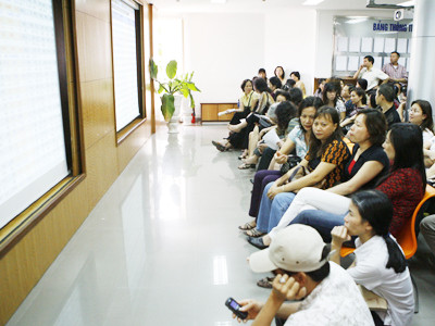 Sàn giao dịch chứng khoán sôi động một thời