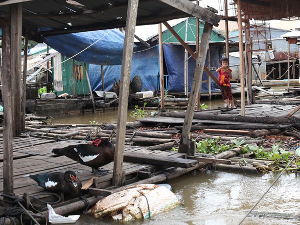 Sự khốn cùng của ngôi làng 'xuất khẩu' gái trinh