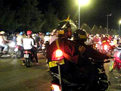 Truy bắt kẻ nổ súng bắn cảnh sát cơ động