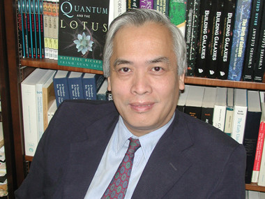 GS.TS Trịnh Xuân Thuận: Mãi theo đuổi “người tình vũ trụ”