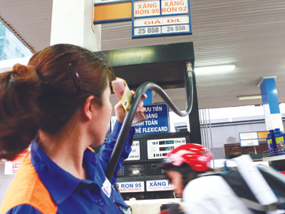 Xăng tăng giá do hết quỹ bình ổn