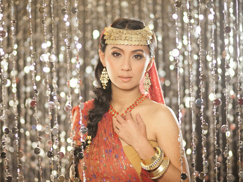 Huyền Ny bất ngờ khoe tài ca hát với tạo hình Ấn Độ