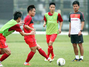 Tuyển Việt Nam 'đại náo' trung tâm mua sắm ở UAE