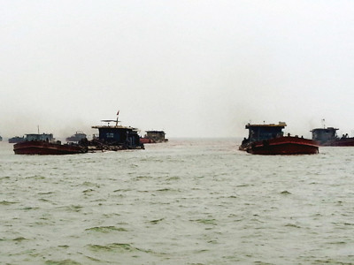 Mở cửa cho 'cát tặc' hoành hành?