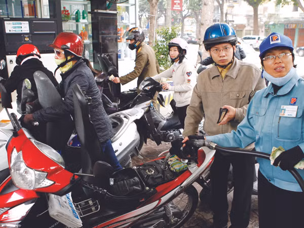 Điều hành kinh doanh xăng dầu: Rối chuyện tách bạch lỗ, lãi