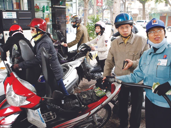 Điều hành kinh doanh xăng dầu: Rối chuyện tách bạch lỗ, lãi