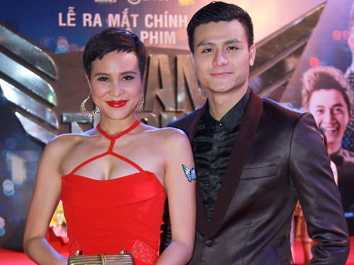 Phương Mai lấp ló ngực đầy sánh đôi Vĩnh Thụy