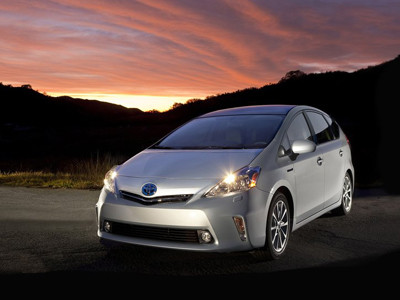 Toyota Prius V – Chiếc minivan thực dụng cho gia đình