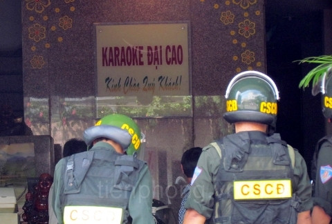 ẢNH: Khám nhà nhóm người đánh Phó Giám đốc Sở