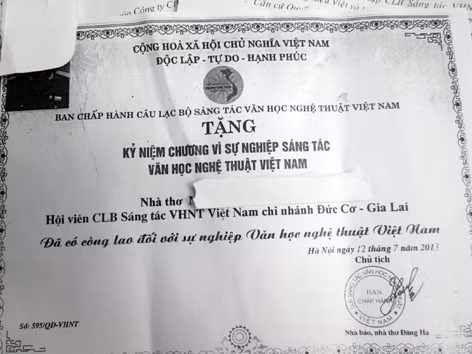 Nhà thơ Đăng Hạ lại 'múa gậy' ở Tây Nguyên