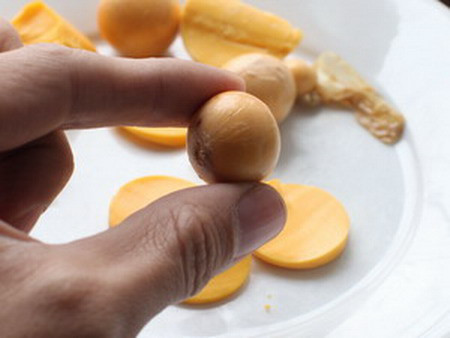 Lại xuất hiện trứng gà dẻo như cao su ở Hà Nội