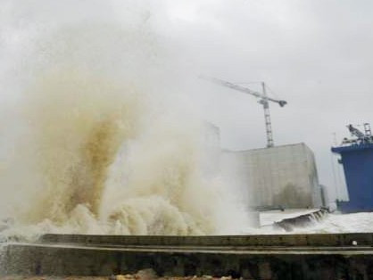 TƯỜNG THUẬT: Siêu bão Haiyan chuyển hướng, 6 người chết