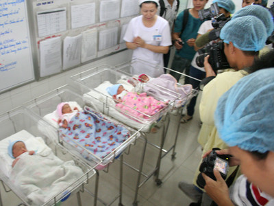 Chẩn đoán sinh 4, ra đời 5 bé