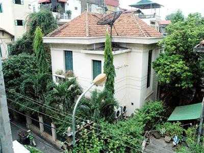 Vụ thu hồi biệt thự công: 'Làm sao chúng tôi động được'