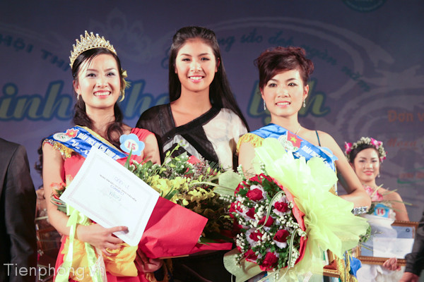 Nữ sinh sư phạm đọ sắc cùng hoa hậu Ngọc Hân