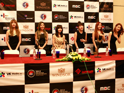 K-pop ‘rầm rộ’ đổ bộ xuống Hà thành