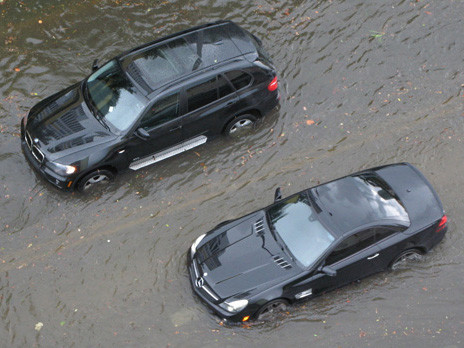 Mẹo giúp xế vượt qua vùng ngập nước