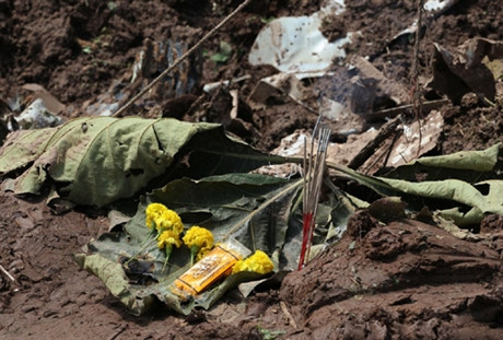 Thấy 26 thi thể trong vụ rơi máy bay Lào