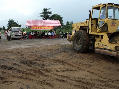 Thiên lệch doanh nghiệp, ép dân