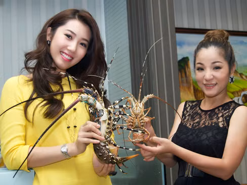 'Bà già' Thúy Nga 'cưa sừng làm nghé'