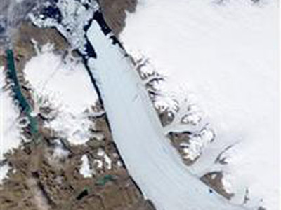 Khối băng khổng lồ đe dọa tàu bè và dàn khoan