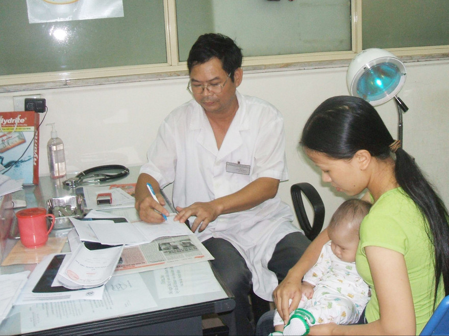 Mua bảo hiểm y tế : Cận nghèo sẽ được hỗ trợi 70%