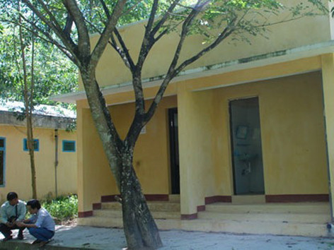 Chuyện toilet 'dát vàng' và ngân hàng khó tiêu tiền