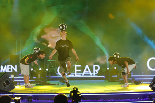 Thử thách tâng bóng 24 giờ