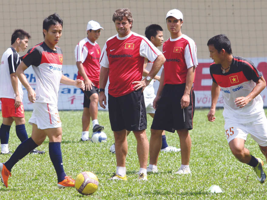 HLV Falko Goetz liệu có cô đơn? Ảnh: Tường Thế