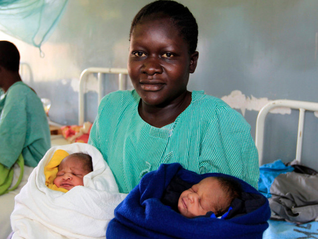 Thế giới vừa có thêm Barack Obama và Mitt Romney