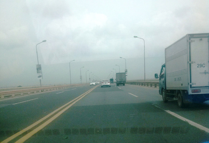 Làm lại gần toàn bộ mặt cầu Thăng Long