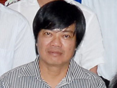 Nhà báo bị đốt trong phòng ngủ qua đời