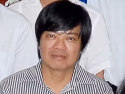 Nhà báo bị đốt trong phòng ngủ qua đời