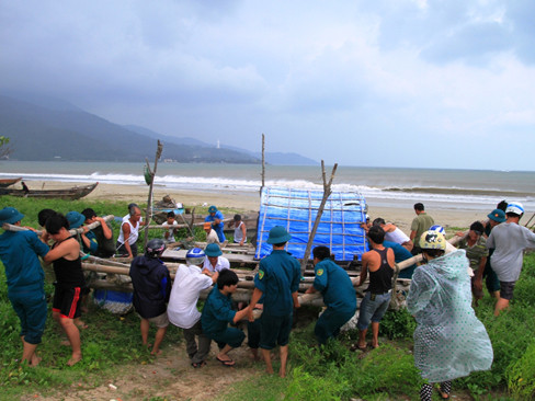 Bão Haiyan chưa đổ bộ, miền Trung đã gia tăng thiệt hại