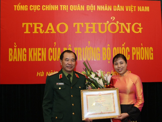 Vinh danh họa sỹ vẽ cờ Tổ quốc ở Trường Sa lớn