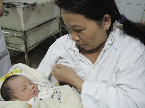 Cháu bé bị bắt cóc đã trở về trong vòng tay mẹ