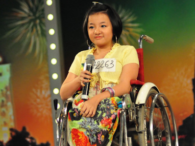 Ngỡ ngàng với tài năng của cô gái 'xương thủy tinh'