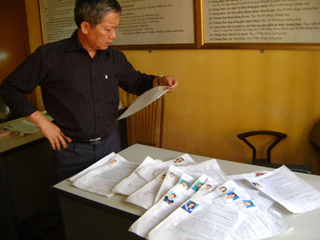 Ế vợ, bắt đền Chủ tịch xã