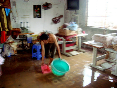 Mưa là nước tràn vào nhà