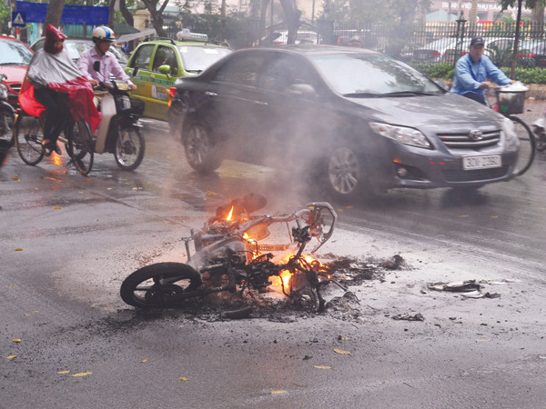 Các DN đầu mối nhập khẩu xăng dầu nói gì?