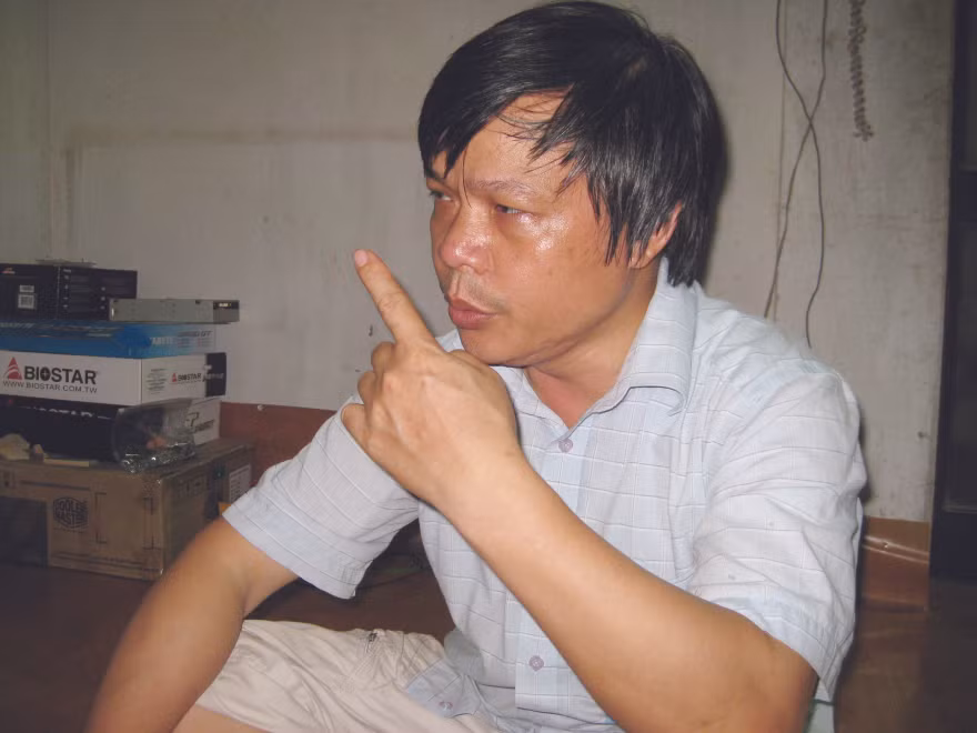 Thầy giáo Đỗ Việt Khoa đã khóc khi tuyên bố rời xa nghề giáo trong cuộc trò chuyện với PV Tiền Phong