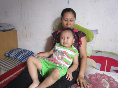 Mẹ trẻ mầm non bị bạo hành nghỉ việc chăm con