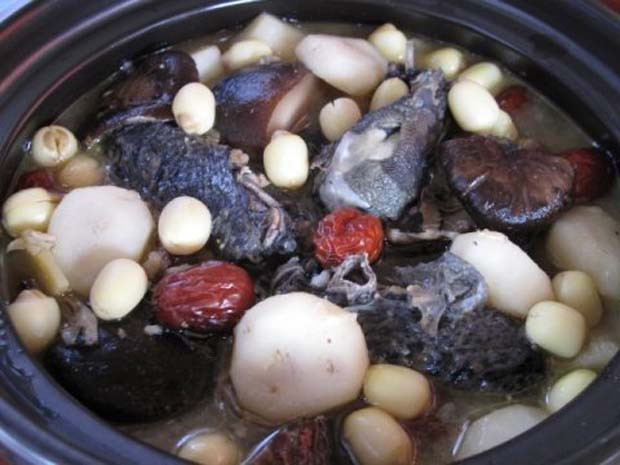 Người Việt có còn gà Việt mà ăn?