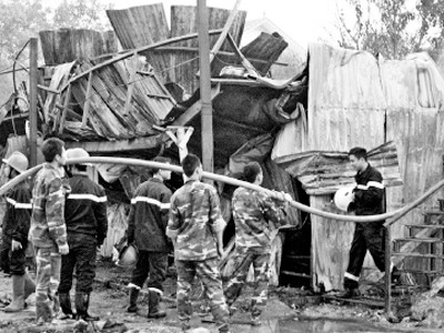 Lửa thiêu rụi lán trại công nhân