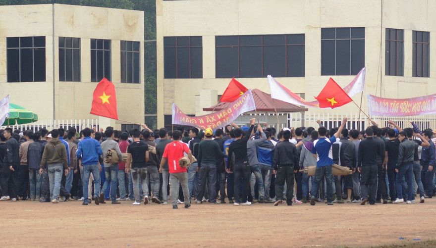 Xem cảnh sát trấn áp biểu tình, tiêu diệt cướp có vũ trang