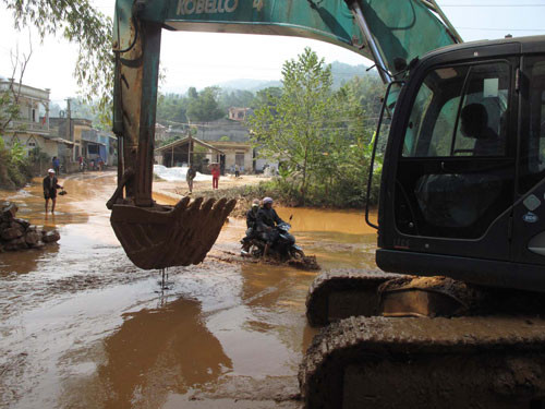 'Lũ bùn đỏ' tấn công hàng trăm hộ dân Cao Bằng