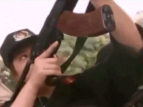 Nữ Cảnh sát đặc nhiệm luyện tập trấn áp tội phạm