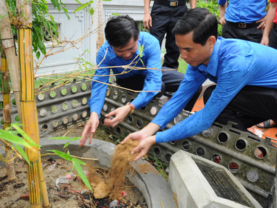 Mang đất Tổ ra Trường Sa