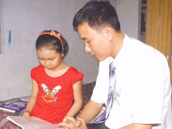 Bé gái 11 tuổi xin học THPT